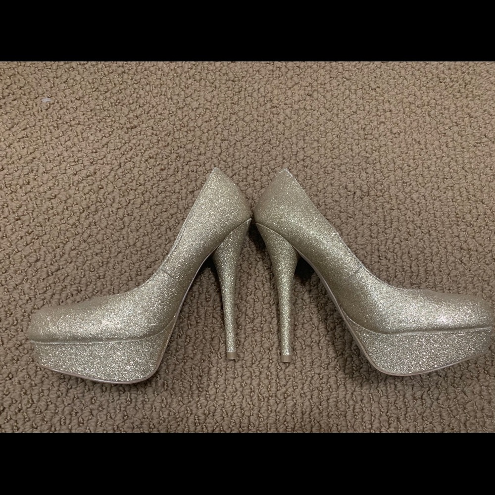 Steve Madden Gold Sparkle Shoes